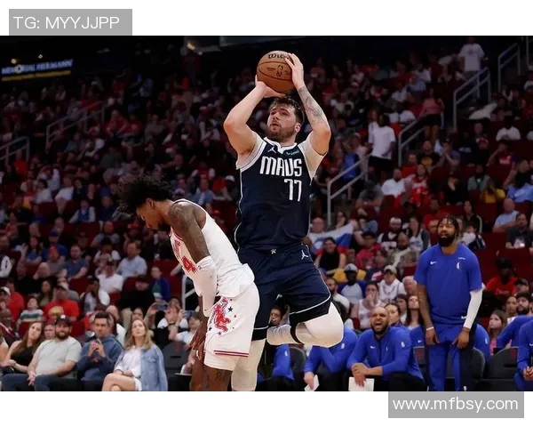 东契奇狂砍73分刷新现役最高分纪录独行侠成功终结太阳队的11连胜之路